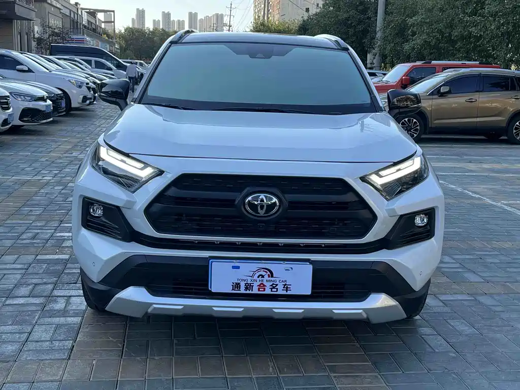 Toyota RAV4 — фото 2
