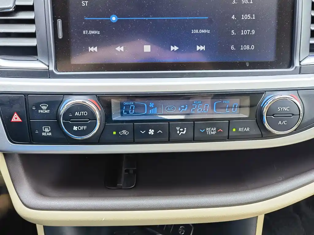 Toyota Highlander — фото 15