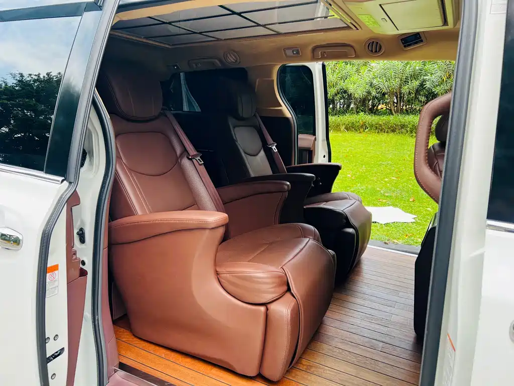 Toyota Sienna — фото 11