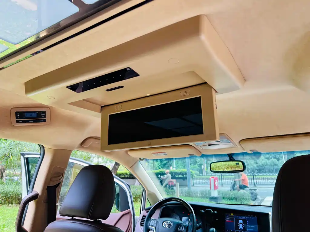 Toyota Sienna — фото 15