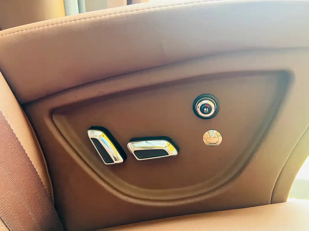 Toyota Sienna — фото 22