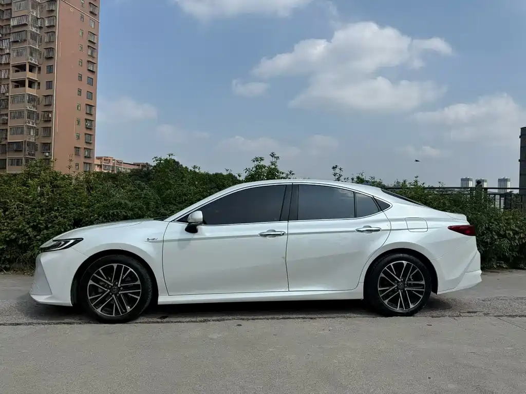 Toyota Camry — фото 4