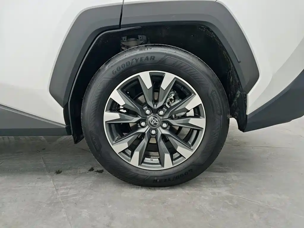 Toyota RAV4 — фото 11