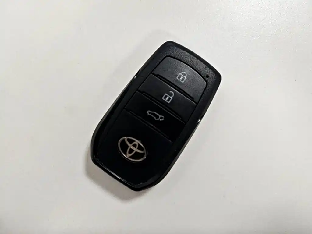 Toyota RAV4 — фото 13