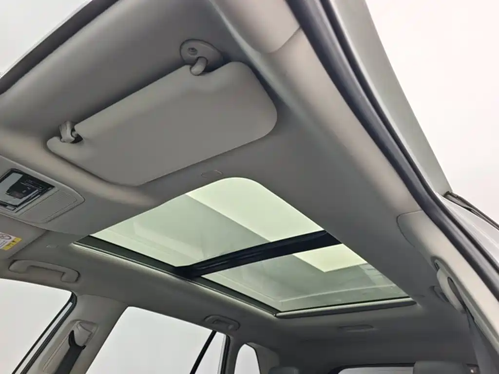 Toyota RAV4 — фото 7