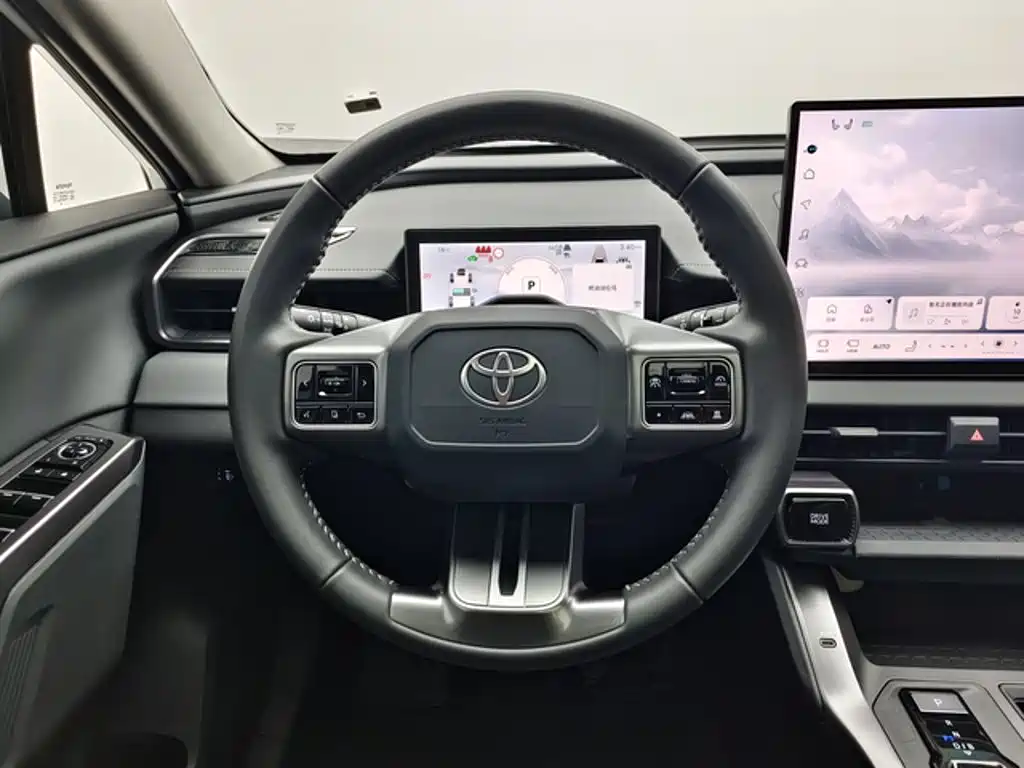Toyota RAV4 — фото 8