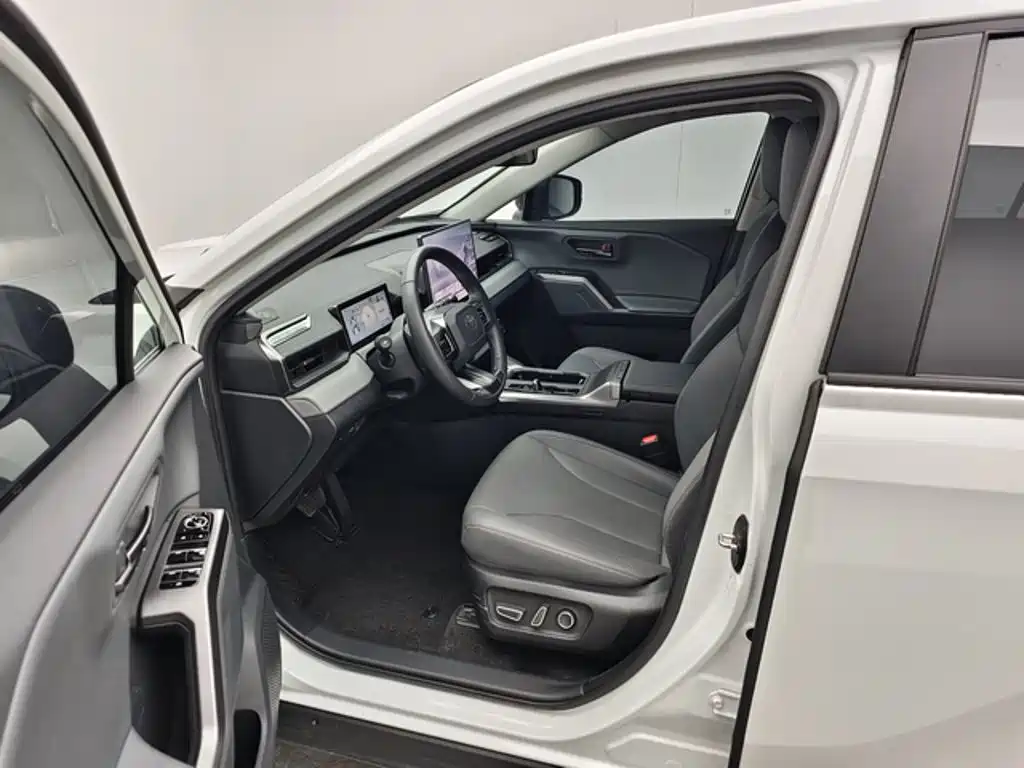 Toyota RAV4 — фото 10