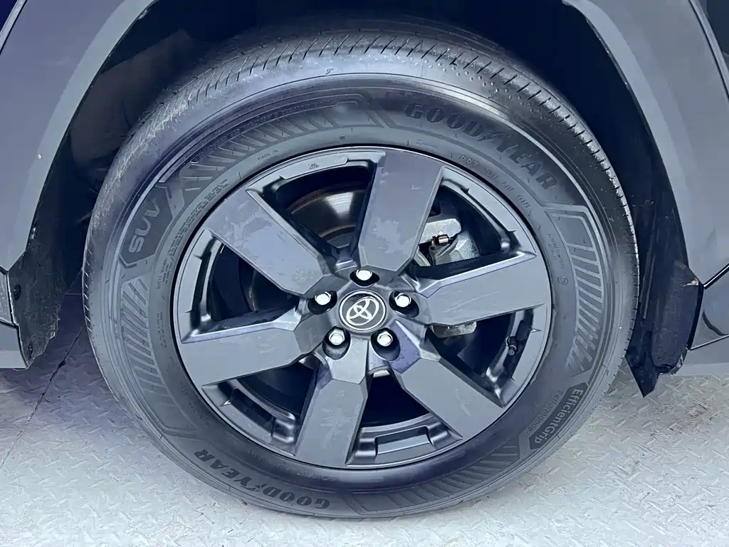 Toyota RAV4 — фото 19