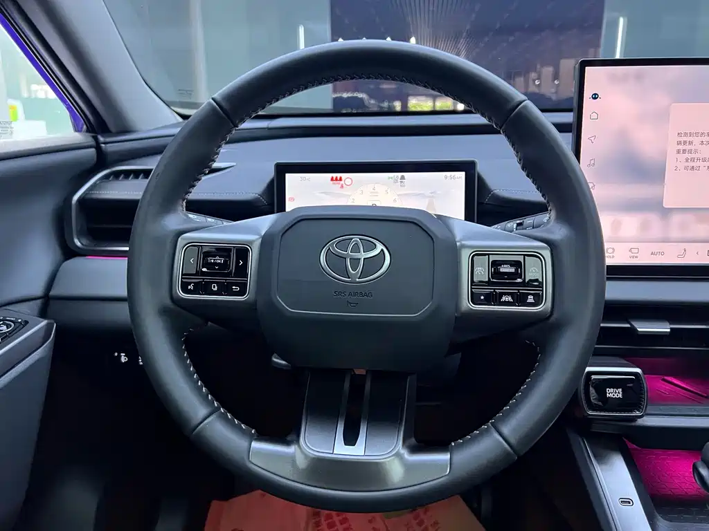 Toyota RAV4 — фото 10