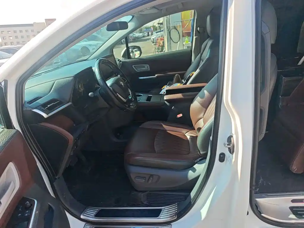 Toyota Sienna — фото 15