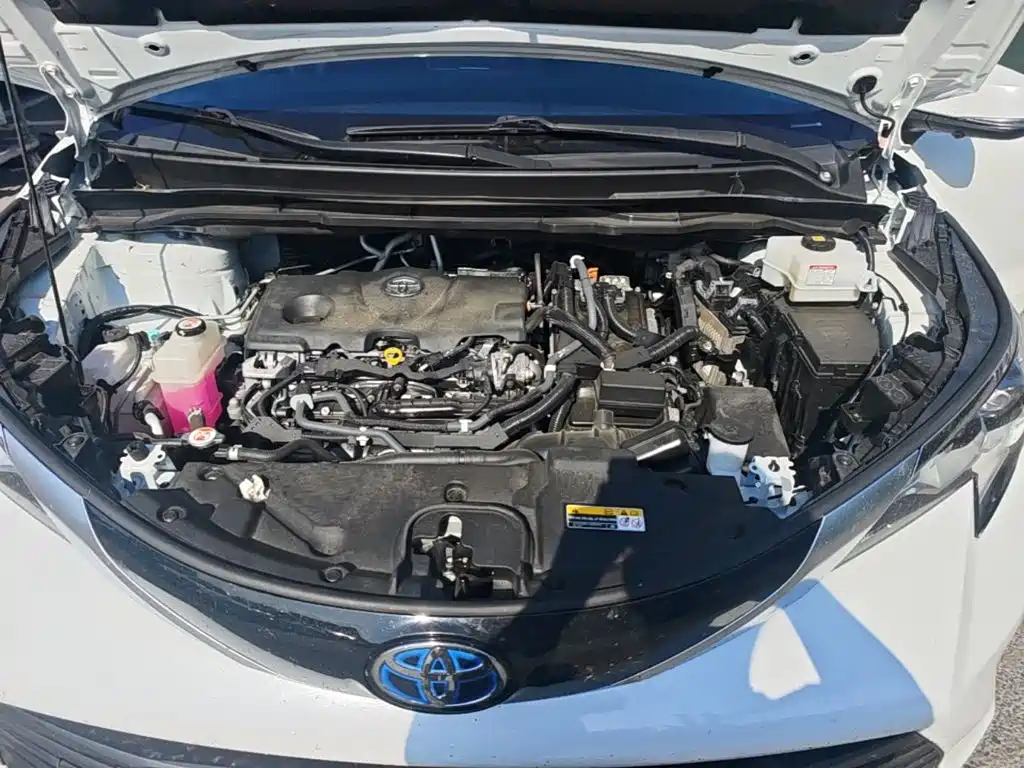 Toyota Sienna — фото 20