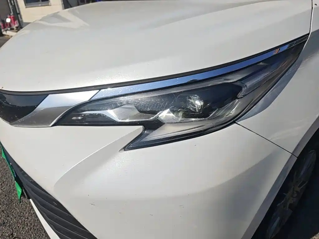 Toyota Sienna — фото 24