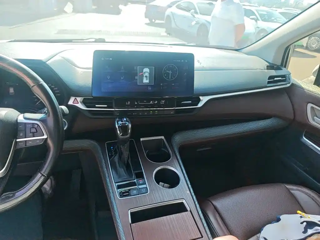 Toyota Sienna — фото 10