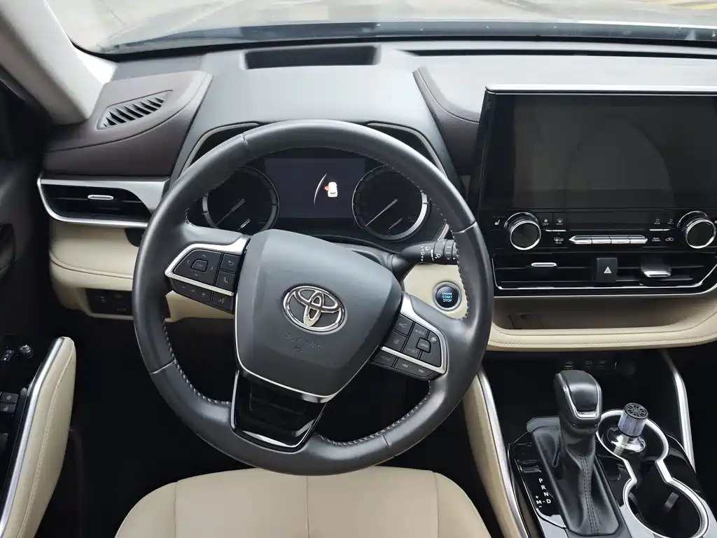 Toyota Highlander — фото 14