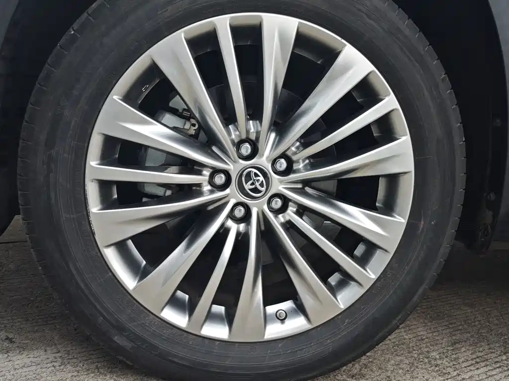 Toyota Highlander — фото 17