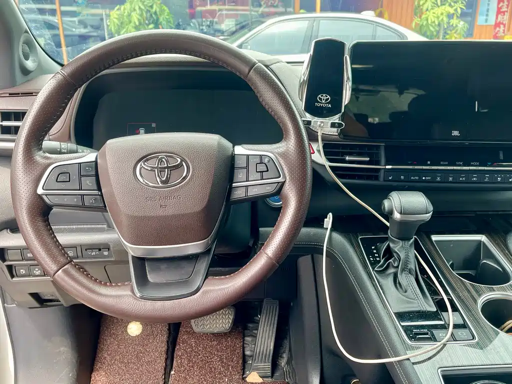 Toyota Sienna — фото 7