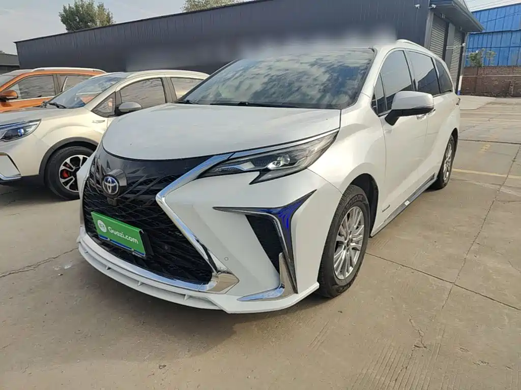 Toyota Sienna — фото 2