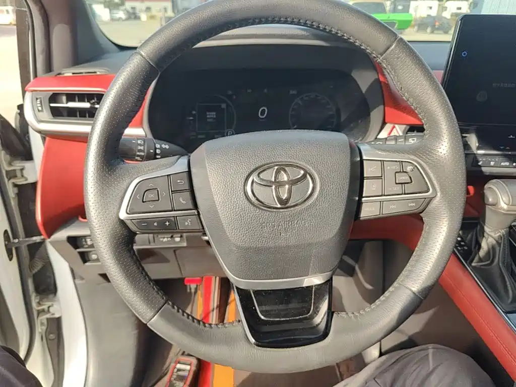Toyota Sienna — фото 11