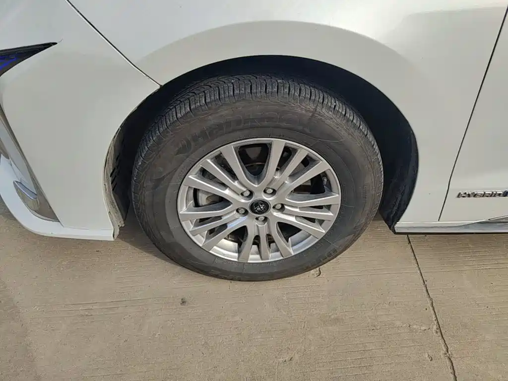 Toyota Sienna — фото 23
