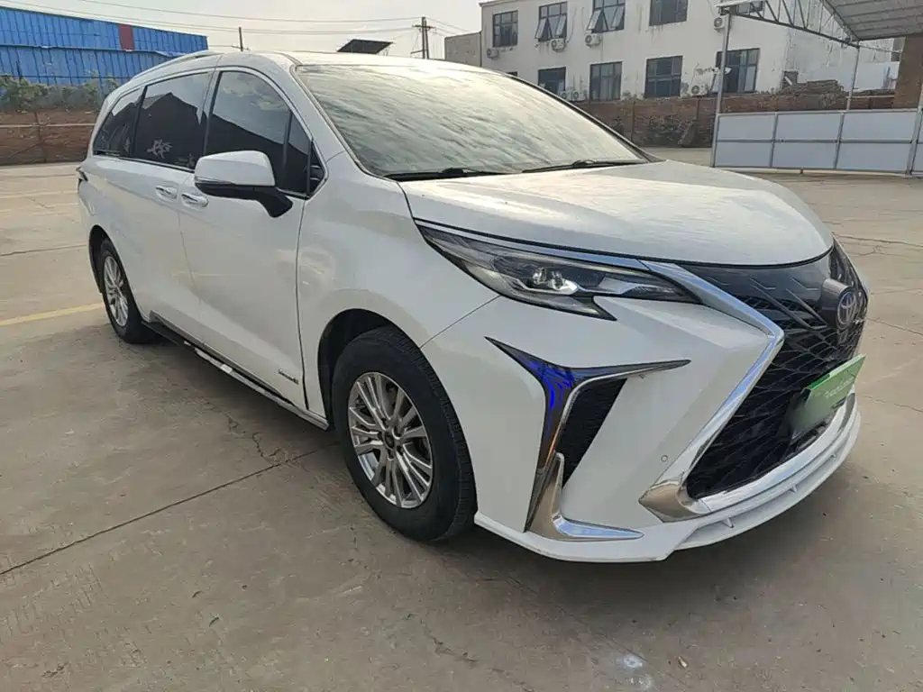 Toyota Sienna — фото 4