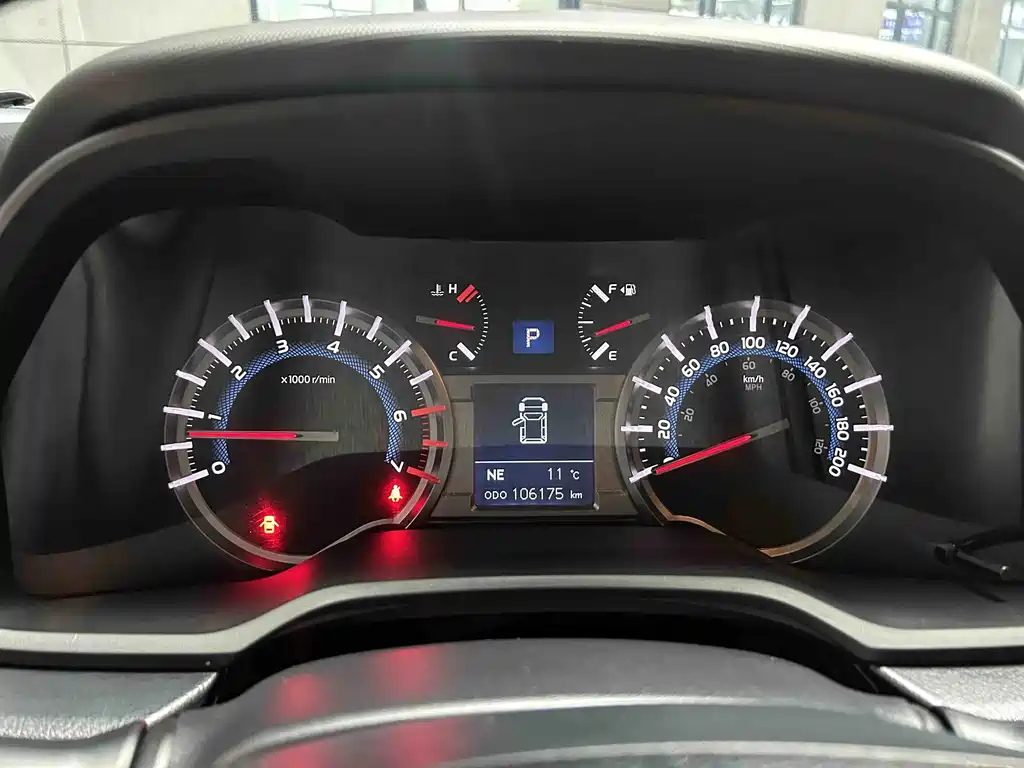 Toyota 4Runner — фото 8