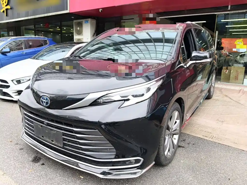 Toyota Sienna — фото 2