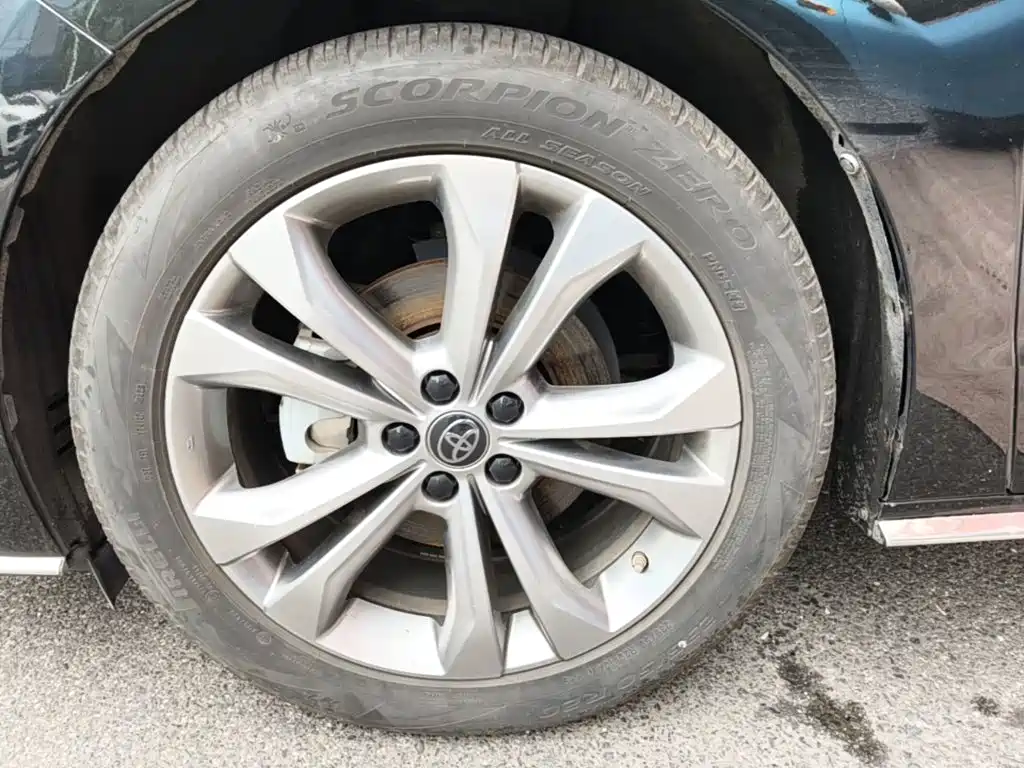 Toyota Sienna — фото 23