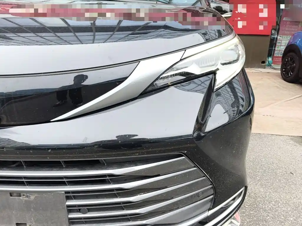 Toyota Sienna — фото 24