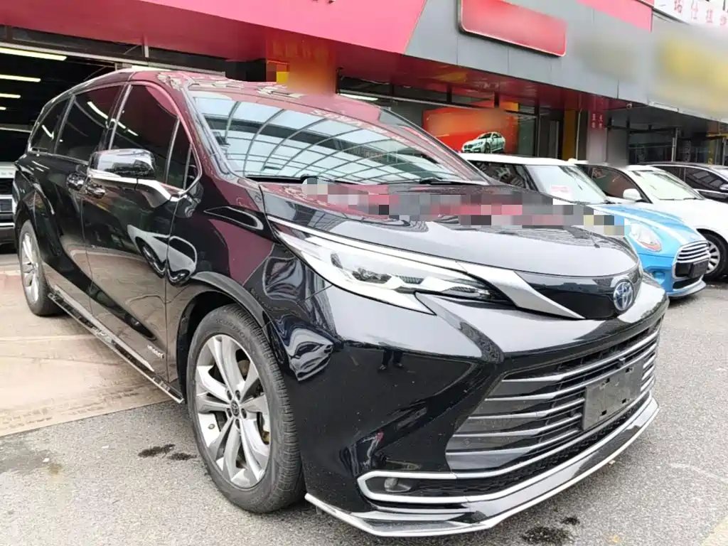 Toyota Sienna — фото 4