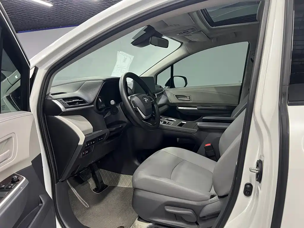 Toyota Granvia — фото 6