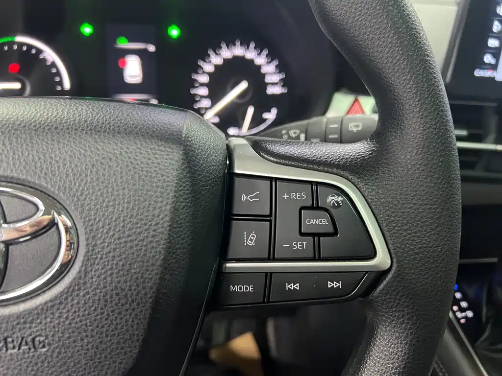 Toyota Granvia — фото 8