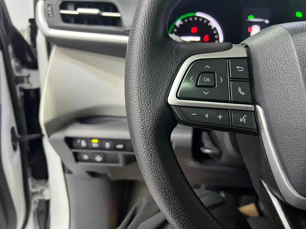 Toyota Granvia — фото 9