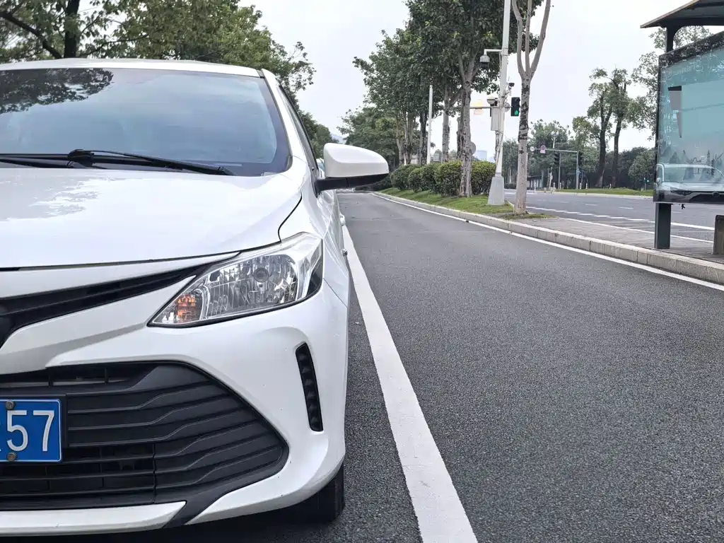 Toyota Vios — фото 2