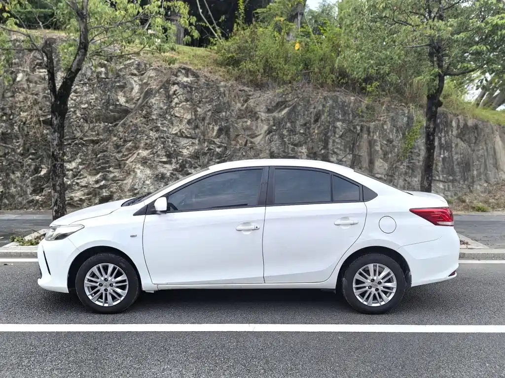 Toyota Vios — фото 16
