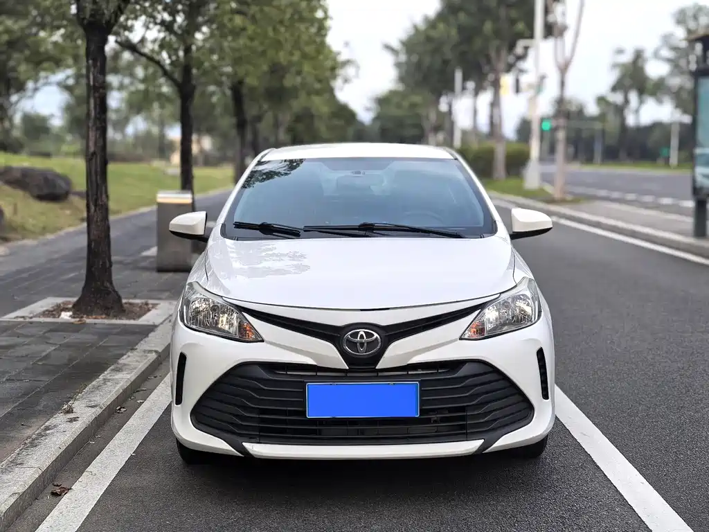Toyota Vios — фото 18