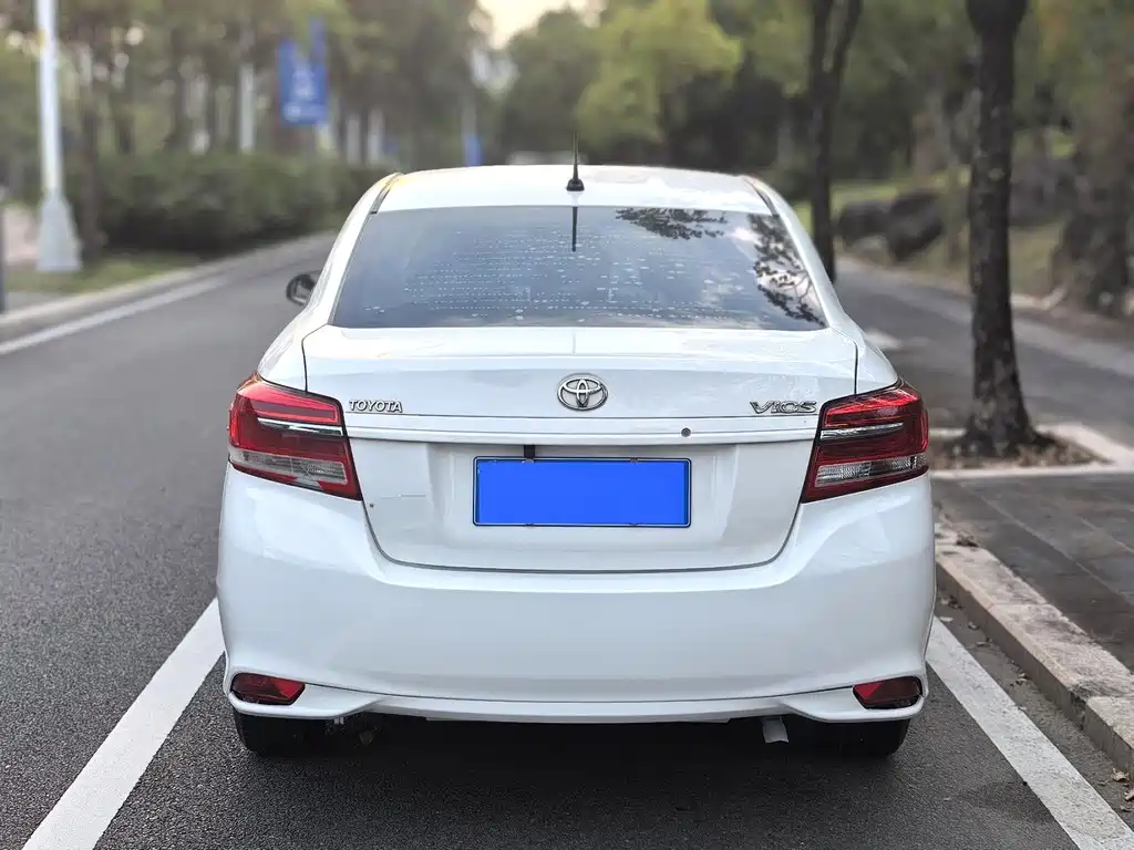 Toyota Vios — фото 6