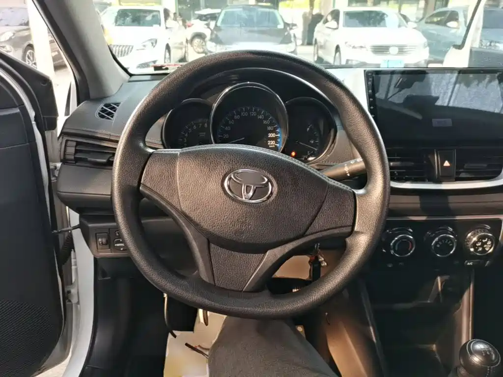 Toyota Vios — фото 11