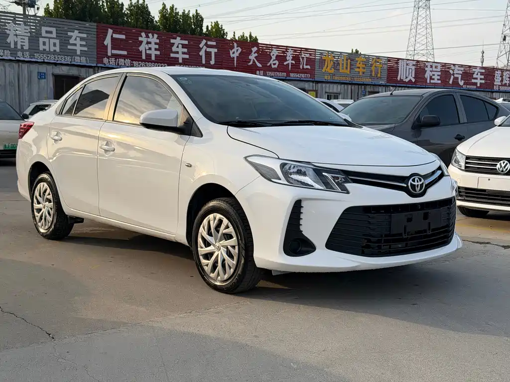 Toyota Vios — фото 2
