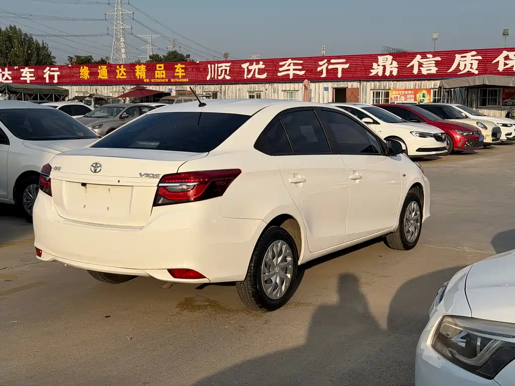 Toyota Vios — фото 6