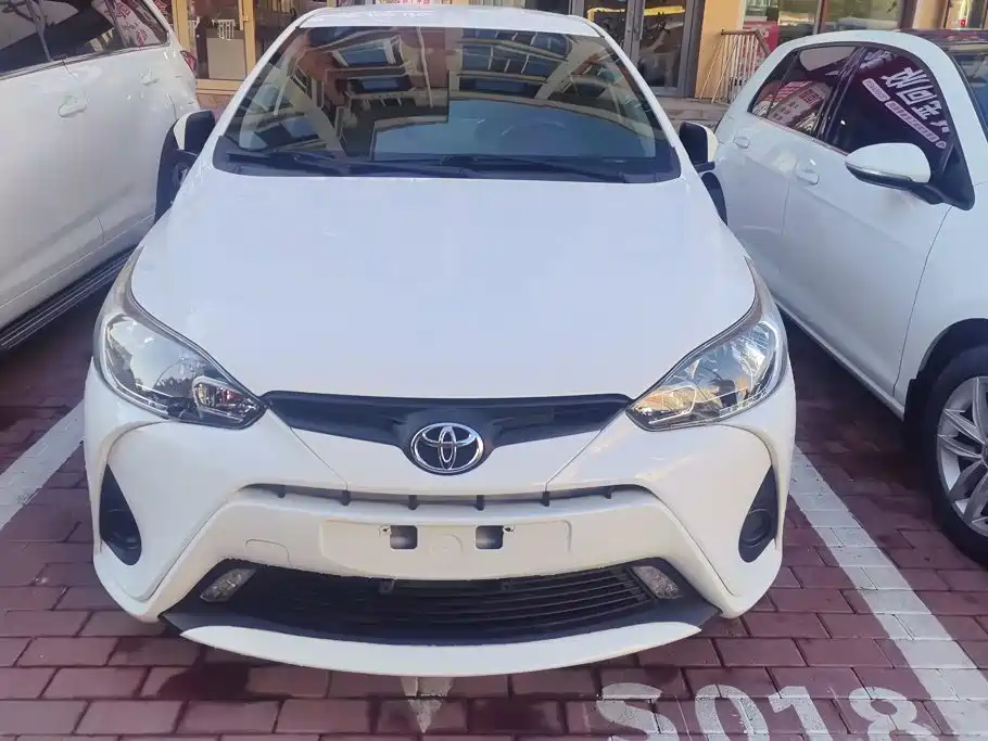 Toyota Yaris L — фото 2