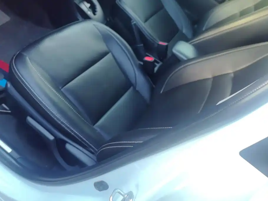Toyota Yaris L — фото 8