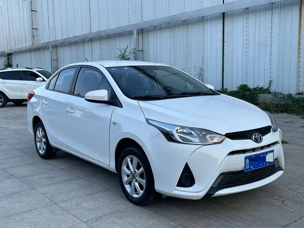 Toyota Yaris L — фото 3