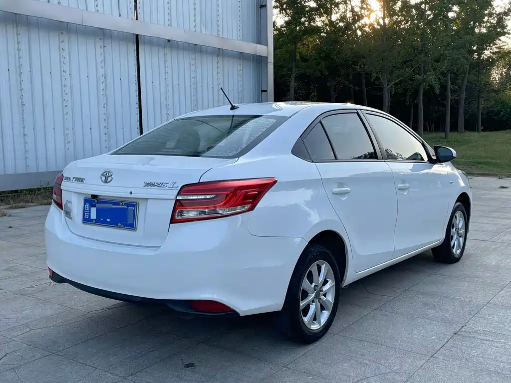 Toyota Yaris L — фото 6