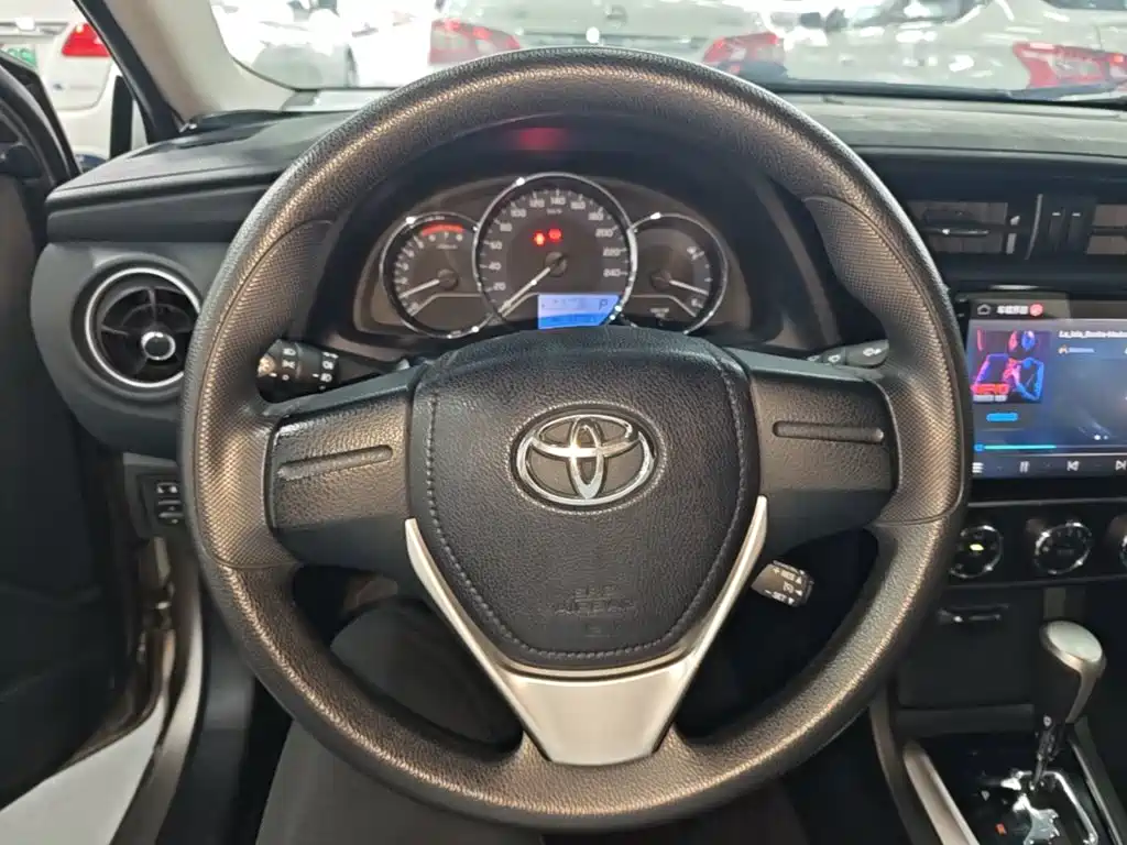 Toyota Corolla — фото 11