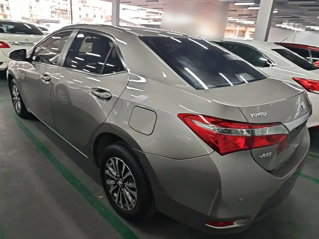 Toyota Corolla — фото 5