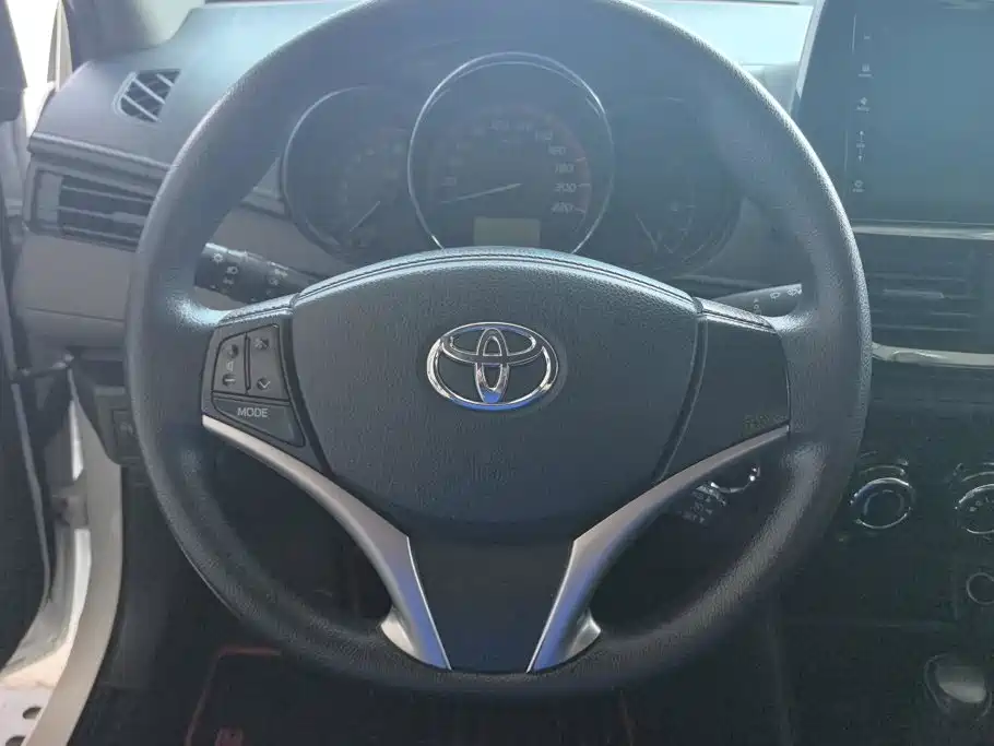 Toyota Vios — фото 15