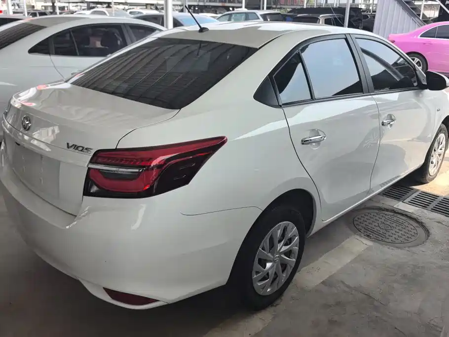 Toyota Vios — фото 3