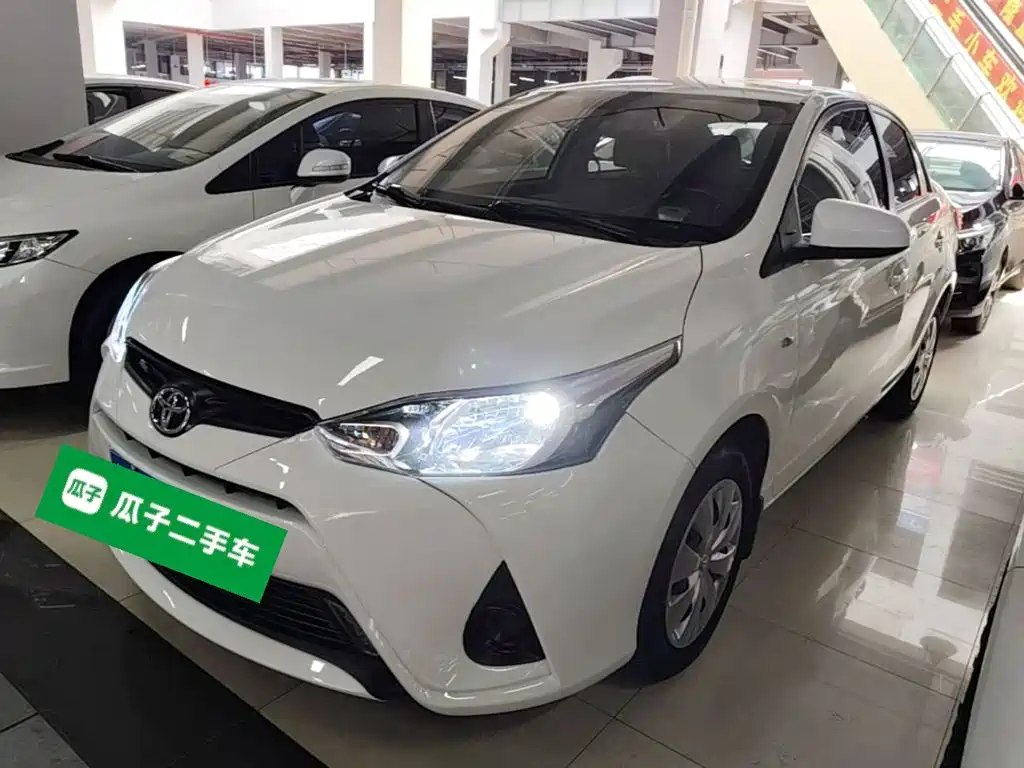 Toyota Yaris L — фото 2