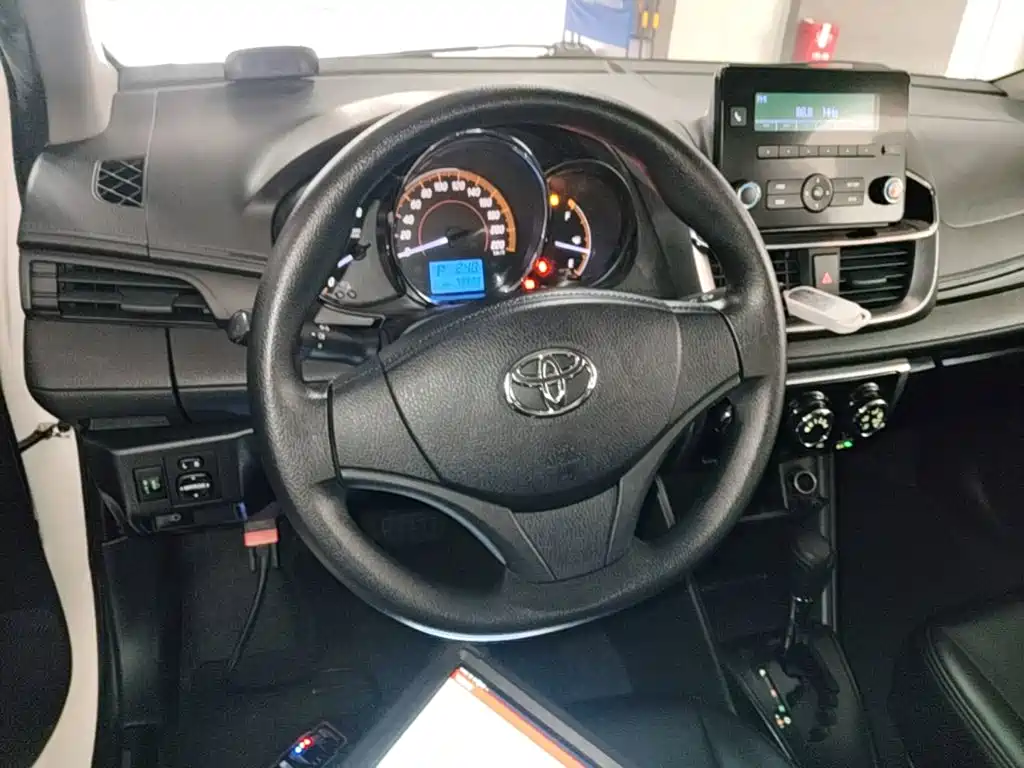 Toyota Yaris L — фото 11