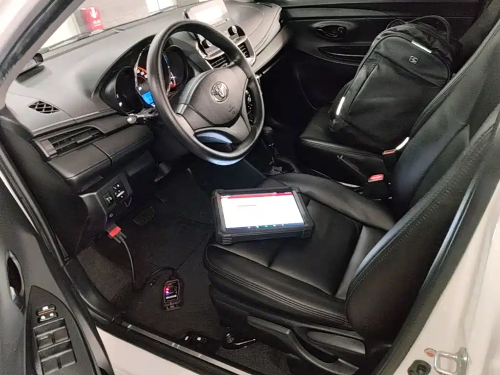 Toyota Yaris L — фото 15